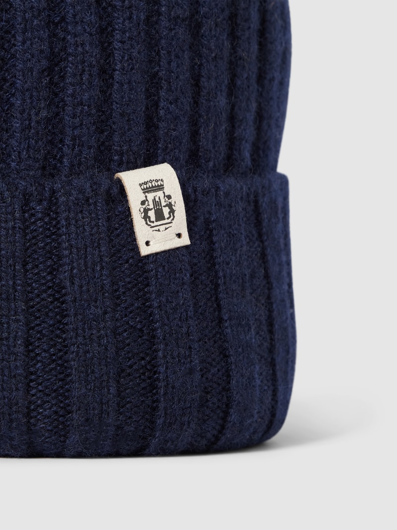 Beanie mit Label-Detail in marineblau