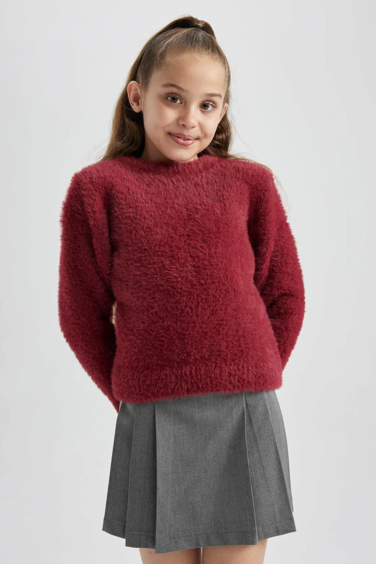 DeFacto  Strickpullover für Mädchen mit normaler Passform und Rundhalsausschnitt