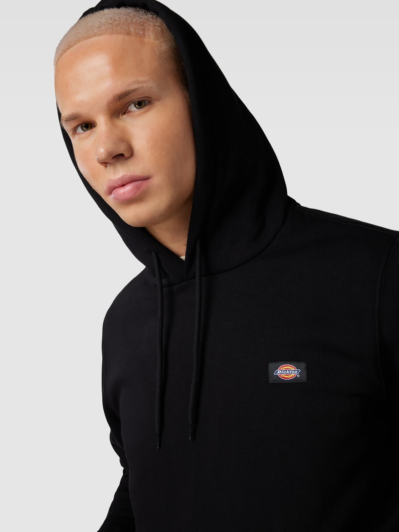 Hoodie mit Känguru-Tasche Modell 'OAKPORT' in schwarz