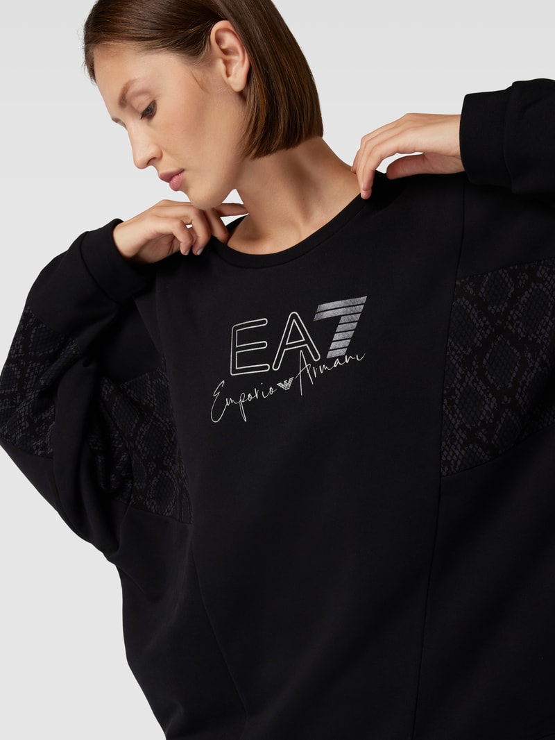 Sweatshirt mit Label-Print in schwarz