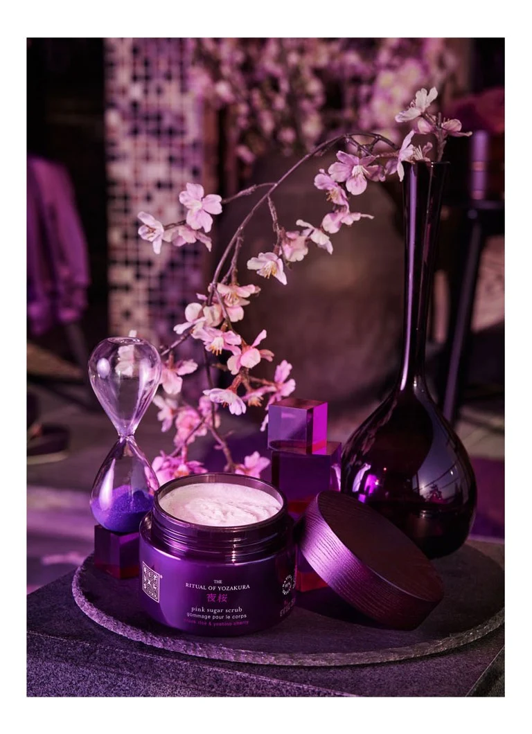Rituals The Ritual of Yozakura Pink Sugar Scrub -vartalonkuorinta - Rajoitetun erän