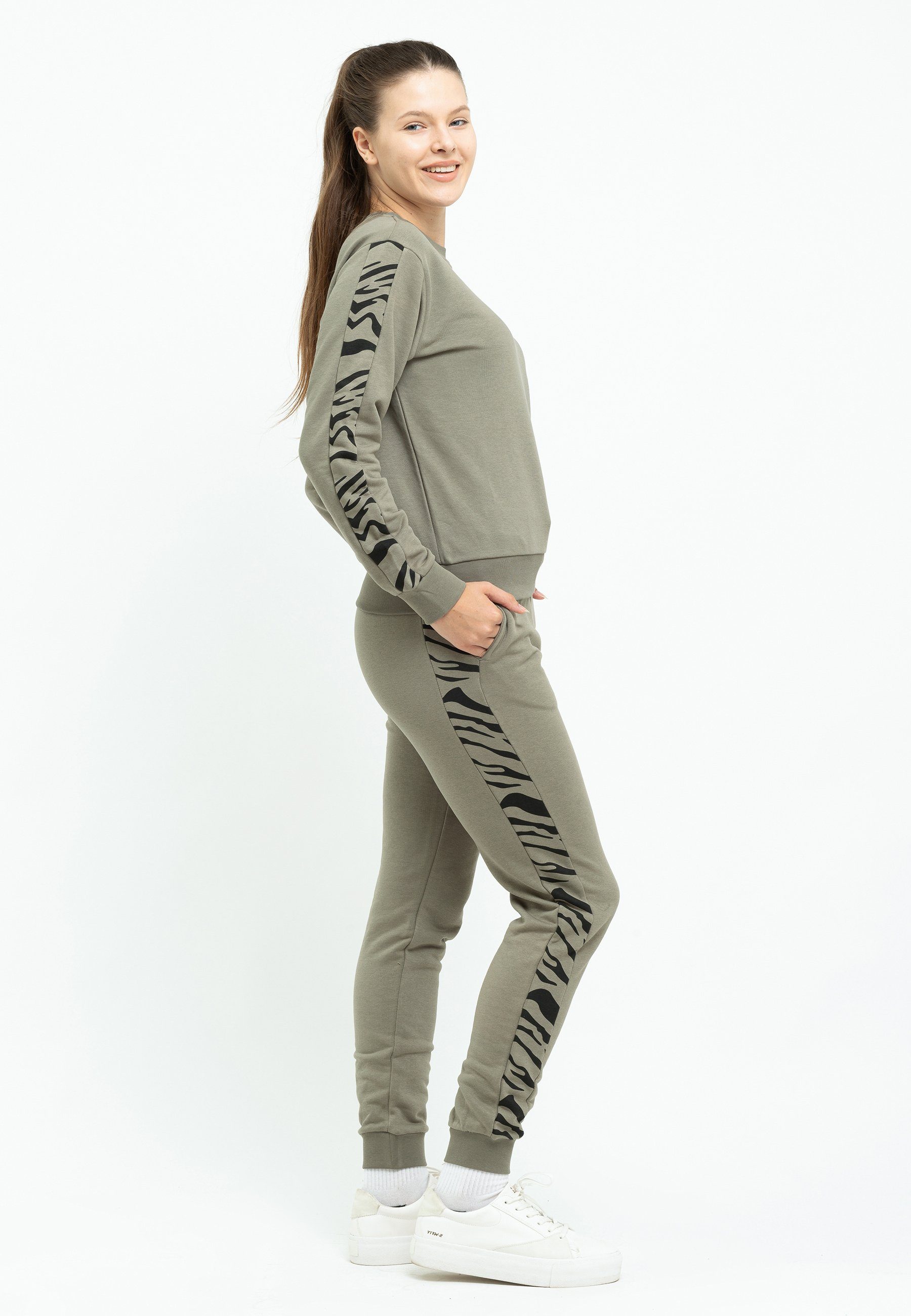 Tom Barron Freizeitanzug TOM BARRON WOMEN REGULAR FIT ZEBRA PATTERN SWEATSHIRT AND PANT SET, mit modernem Design
