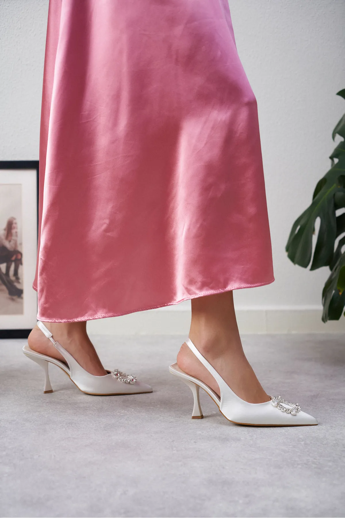 NİŞANTAŞI SHOES  Amara Sedef Satin Stone Detaillierte Damenschuhe mit Absatz