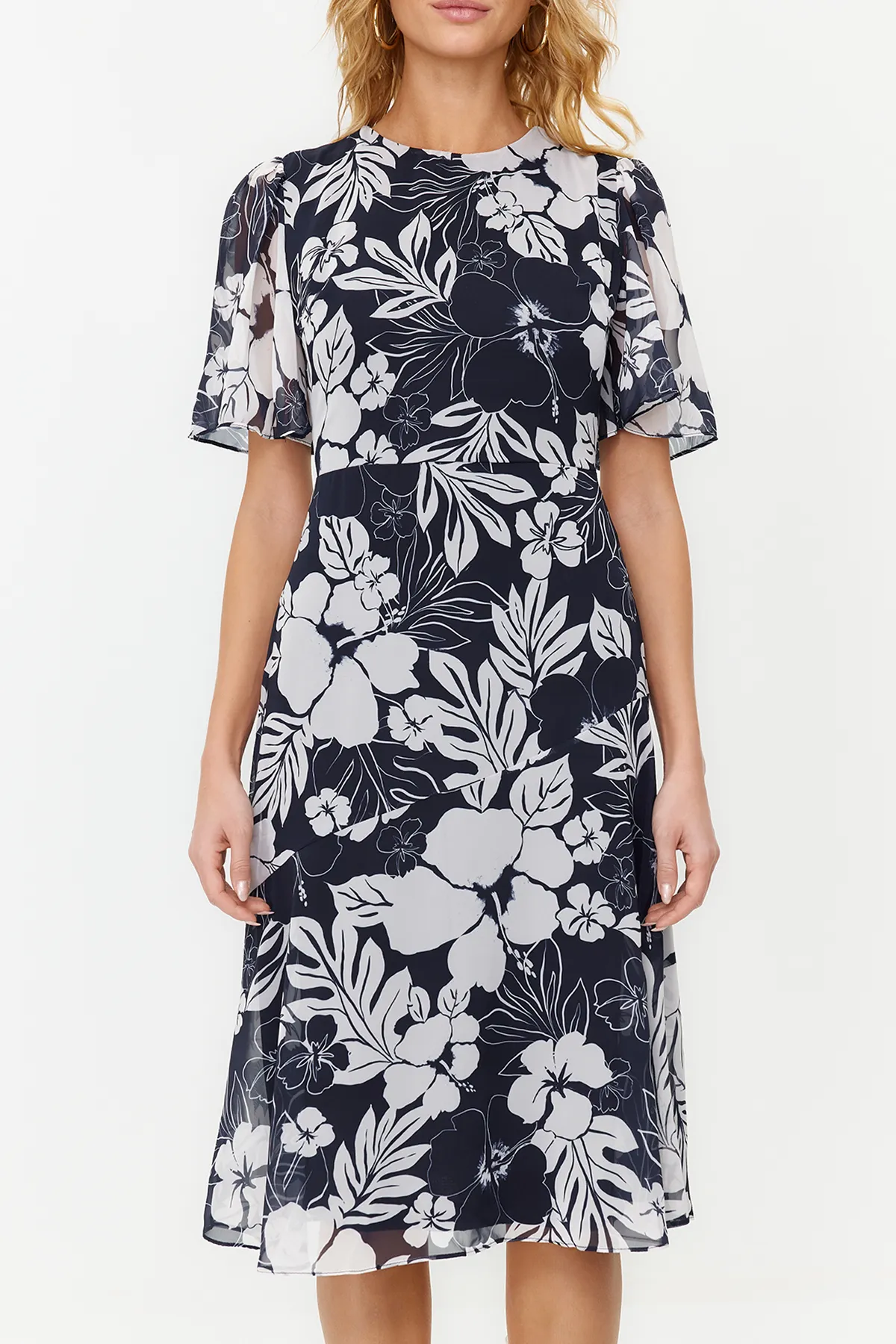 Trendyol Collection  Indigoblaues A-Linien-Basic-Midi-Webkleid aus Chiffon TWOSS20EL0908