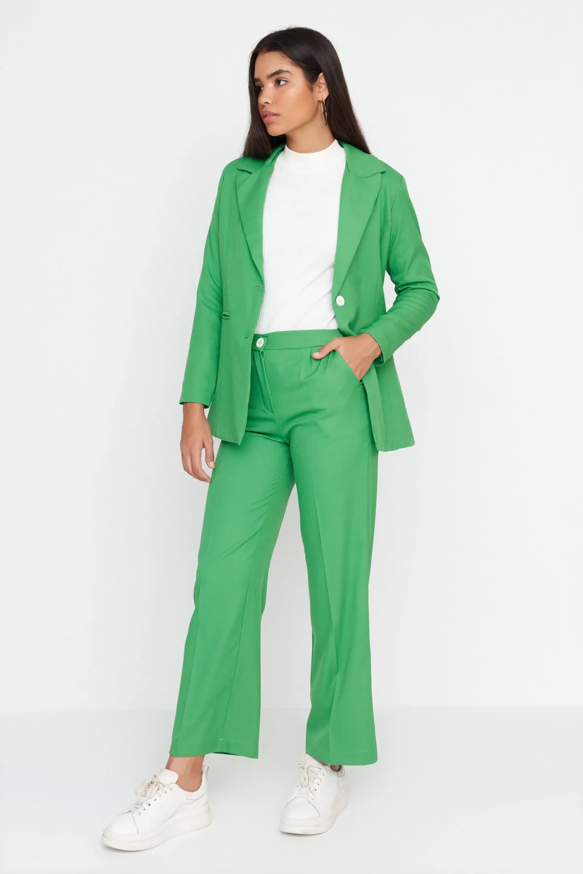 Trendyol Modest  Grüner gewebter Anzug aus Jacke und Hose mit zwei Knöpfen TCTAW23US00128