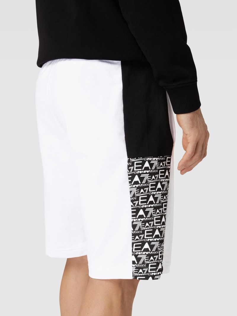 Sweatshorts mit Logo-Print in weiß