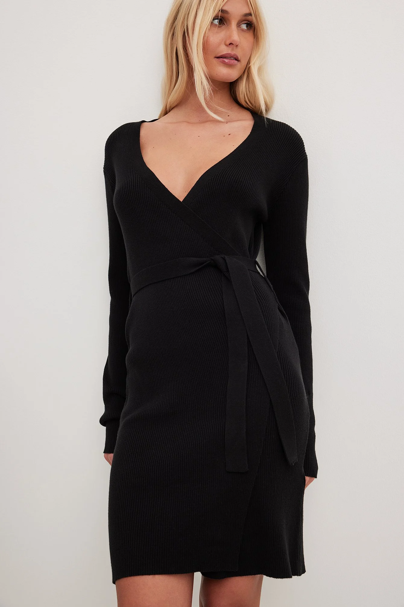Mini-Wickelkleid mit Gürtel