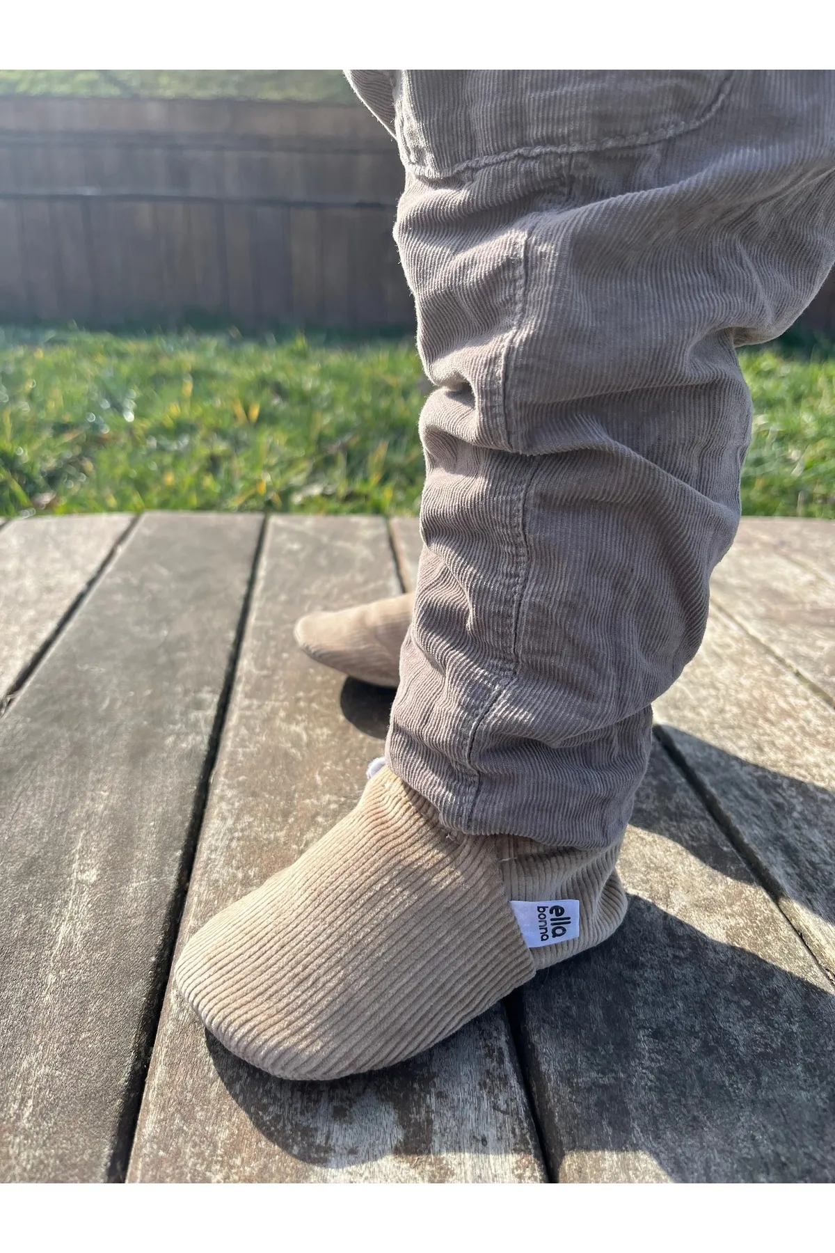Ella Bonna  Rutschfeste Sohle, Futter aus Bio-Baumwolle, Babyschuhe aus Cord in Beige