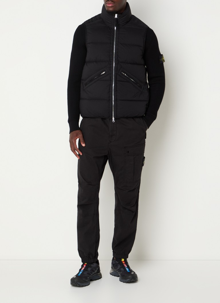 Γιλέκο καπιτονέ Stone Island G0828 με γέμιση από πούπουλο και τσέπες με φερμουάρ