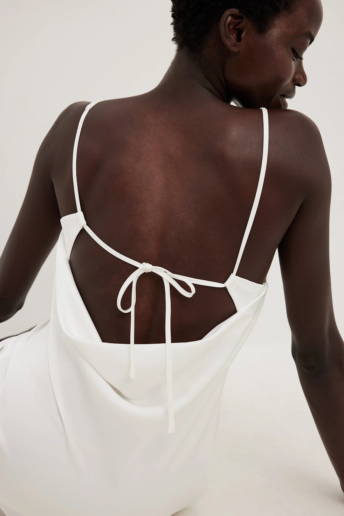 Minikleid mit Schnürdetail hinten