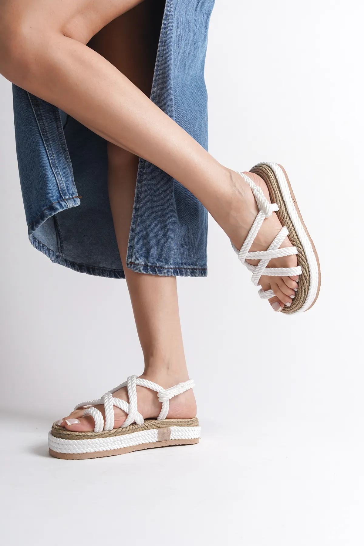 Capone Outfitters  Damen-Sandalen mit Keilabsatz und Schnürung