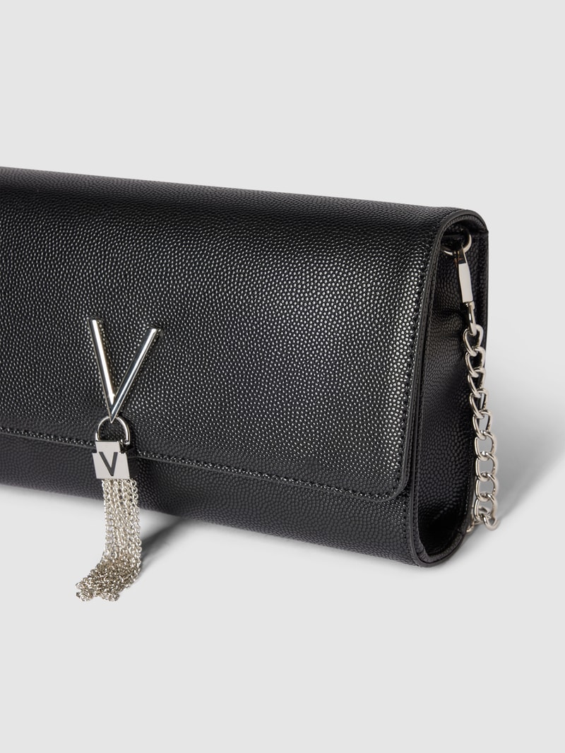 Clutch mit Label-Applikation Modell 'DIVINA' in schwarz