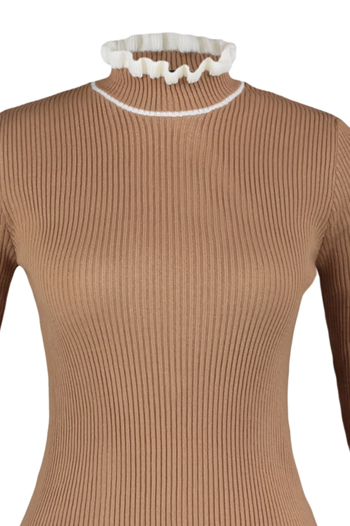Trendyol Collection  Kamelfarbener Strickpullover mit Blockfarbenmuster TWOAW22KZ1250