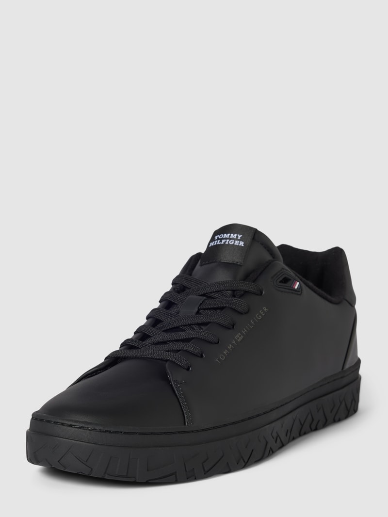 Sneaker mit Label-Detail in schwarz