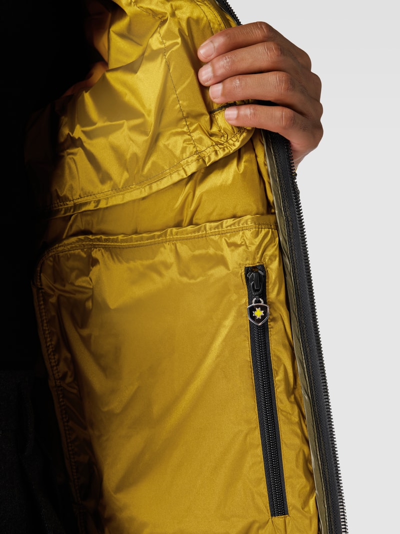 Steppjacke mit Stehkragen Modell 'BLACKJACK' in olivgrün