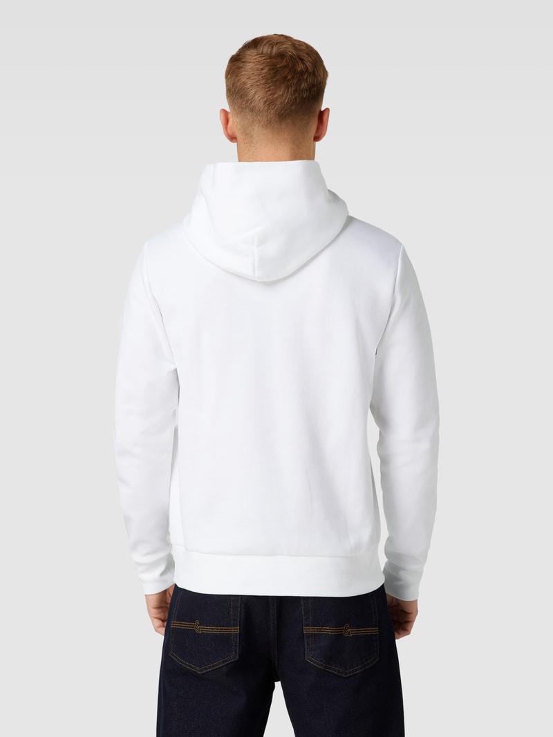 Hoodie mit seitlichen Eingrifftaschen in weiß