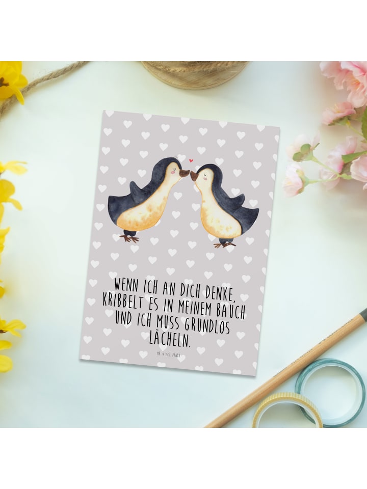 Mr. & Mrs. Panda Postkarte Pinguine Kuss mit Spruch in Grau Pastell günstig kaufen onesize