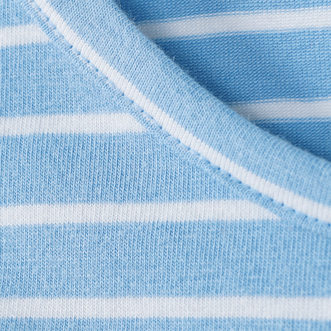 Mädchen Langarmshirt mit Pferde-Applikation