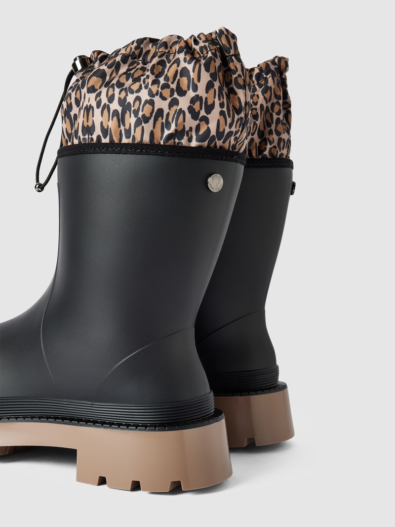 Gummistiefel mit Animal Print in schwarz