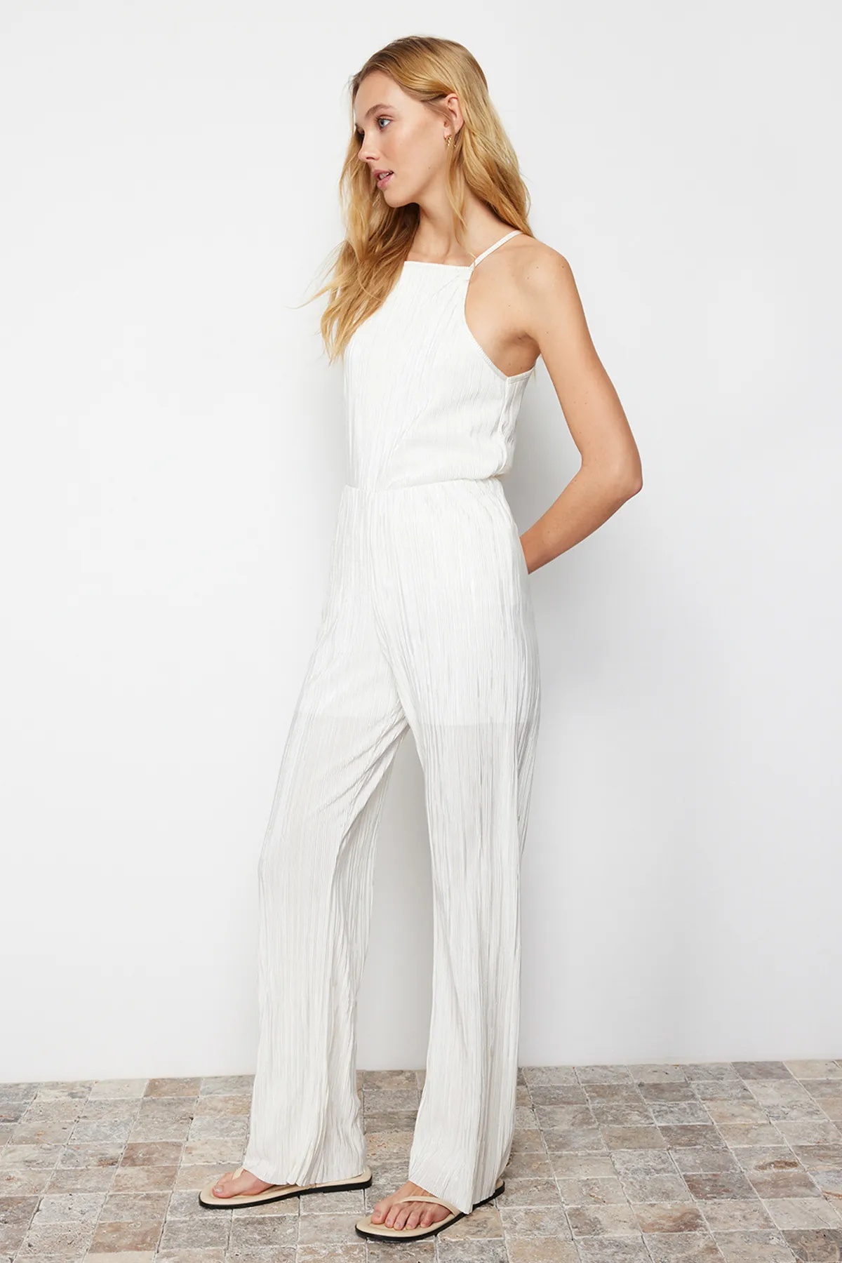 Trendyol Collection  Weiße Stretch-Strickhose mit Bügelfaltenfutter TWOSS24PL00033