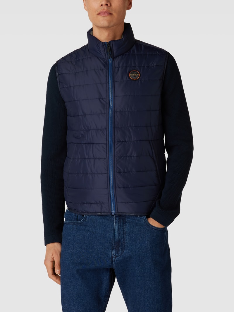 Steppweste mit Label-Patch Modell 'ACALMAR' in marineblau