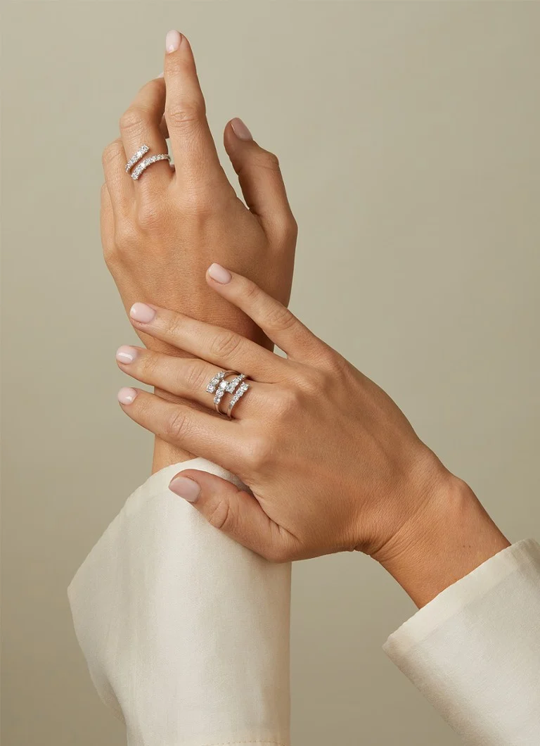 Inel cu vârf de diamant din aur alb, diamant de 0,72 ct, verighetă