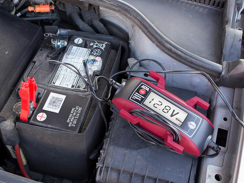 APA Mikroprozessor Batterie-Ladegerät 6/12V 4A
