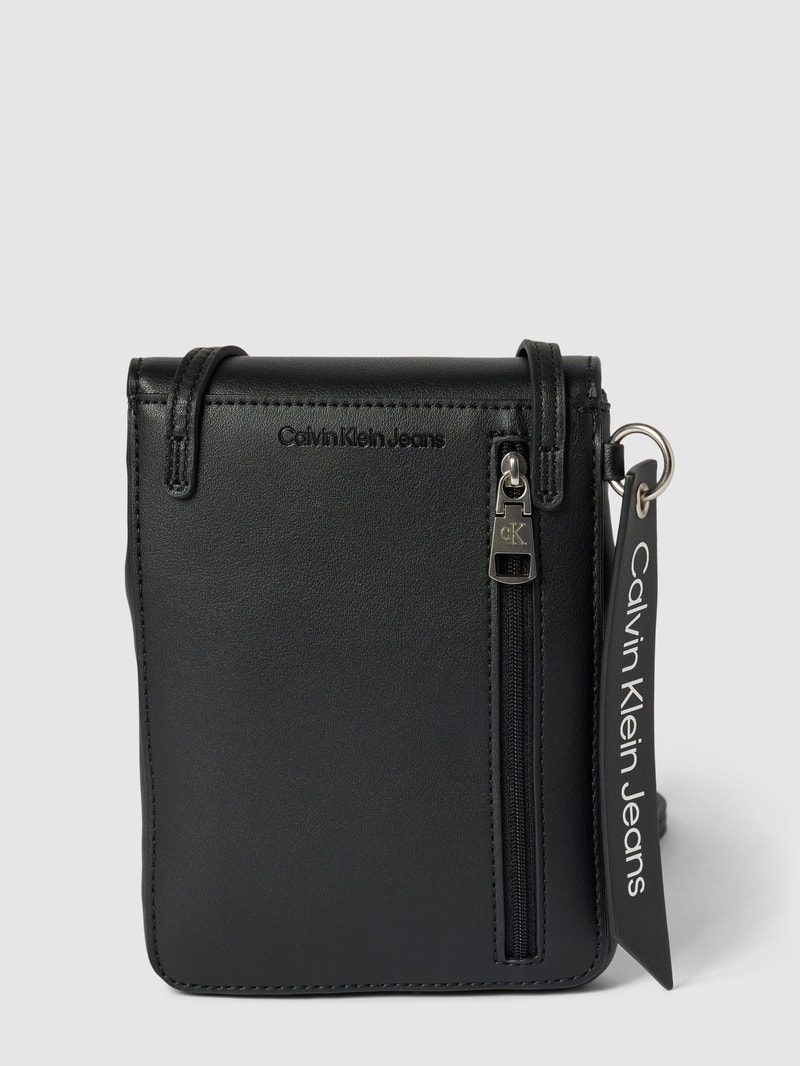 Umhängetasche mit Label-Details in schwarz