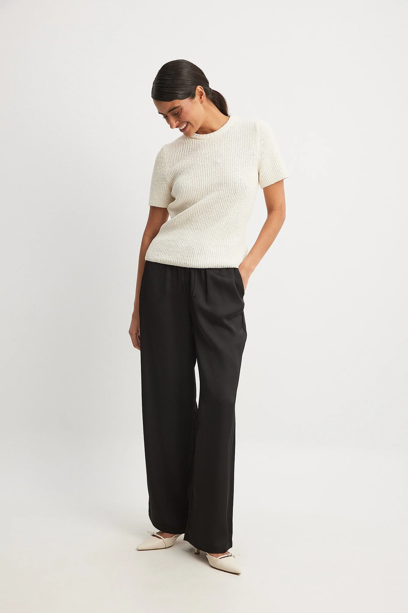 Satin-Hose mit elastischer Taille und mittelhohem Bund