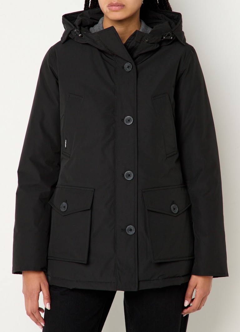 Parka acolchoada da Força Aérea com capuz e bolsos com aba.