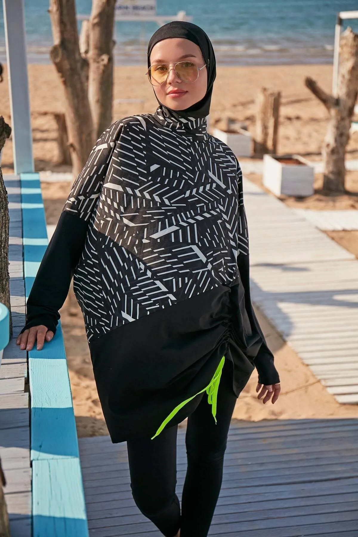 Marina  Parachute Schwarzer, vollständig bedeckter Hijab-Badeanzug M2327