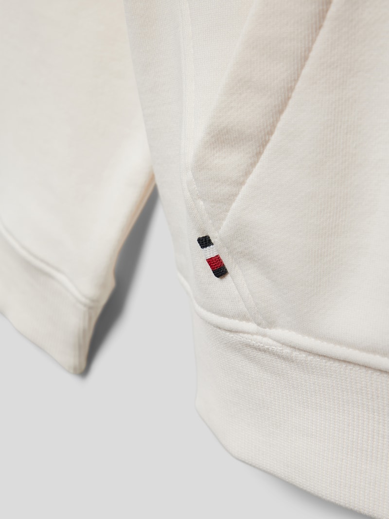 Hoodie mit Label-Stitching Modell 'ARCHED' in offwhite