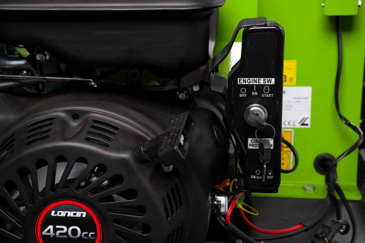 Benzínový sekáč Zipper ZI-HAEK15000 9 kW