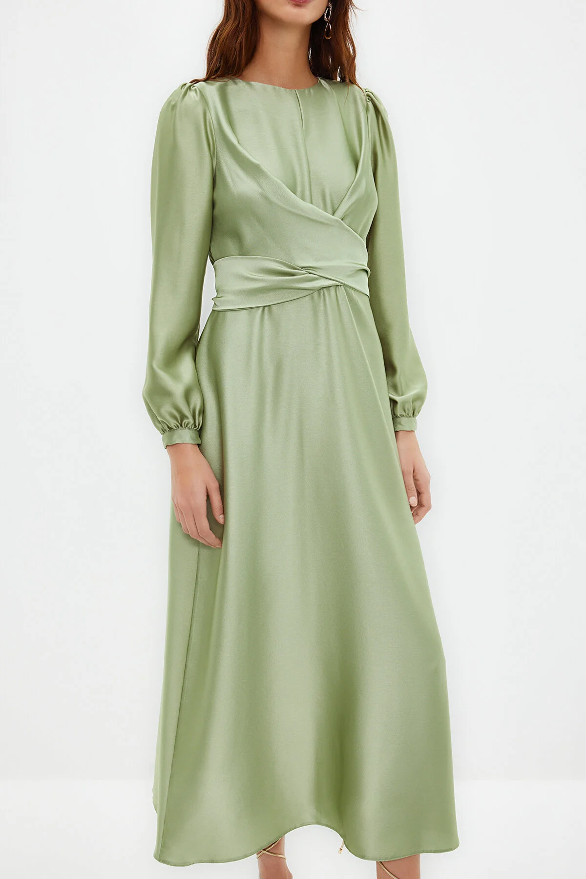 Trendyol Modest  Hellgrünes Abendkleid mit Kreuzschnürung und detailliertem Satin-Look TCTAW22EB0105