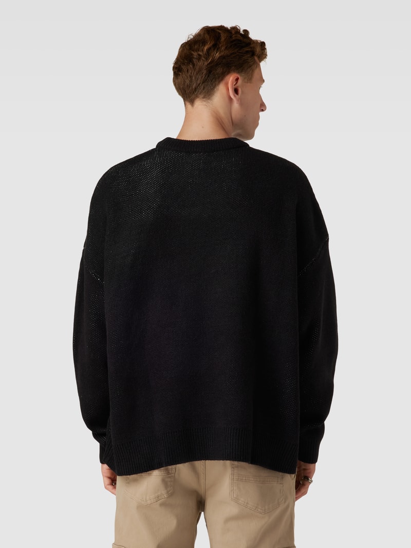 Strickpullover mit überschnittenen Schultern in schwarz