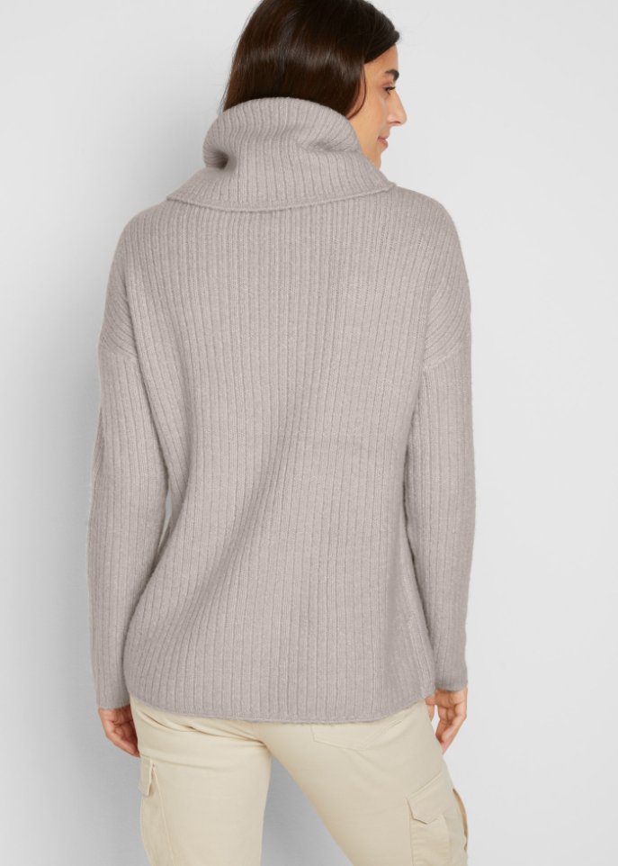 Oversize Pullover mit weitem Kragen