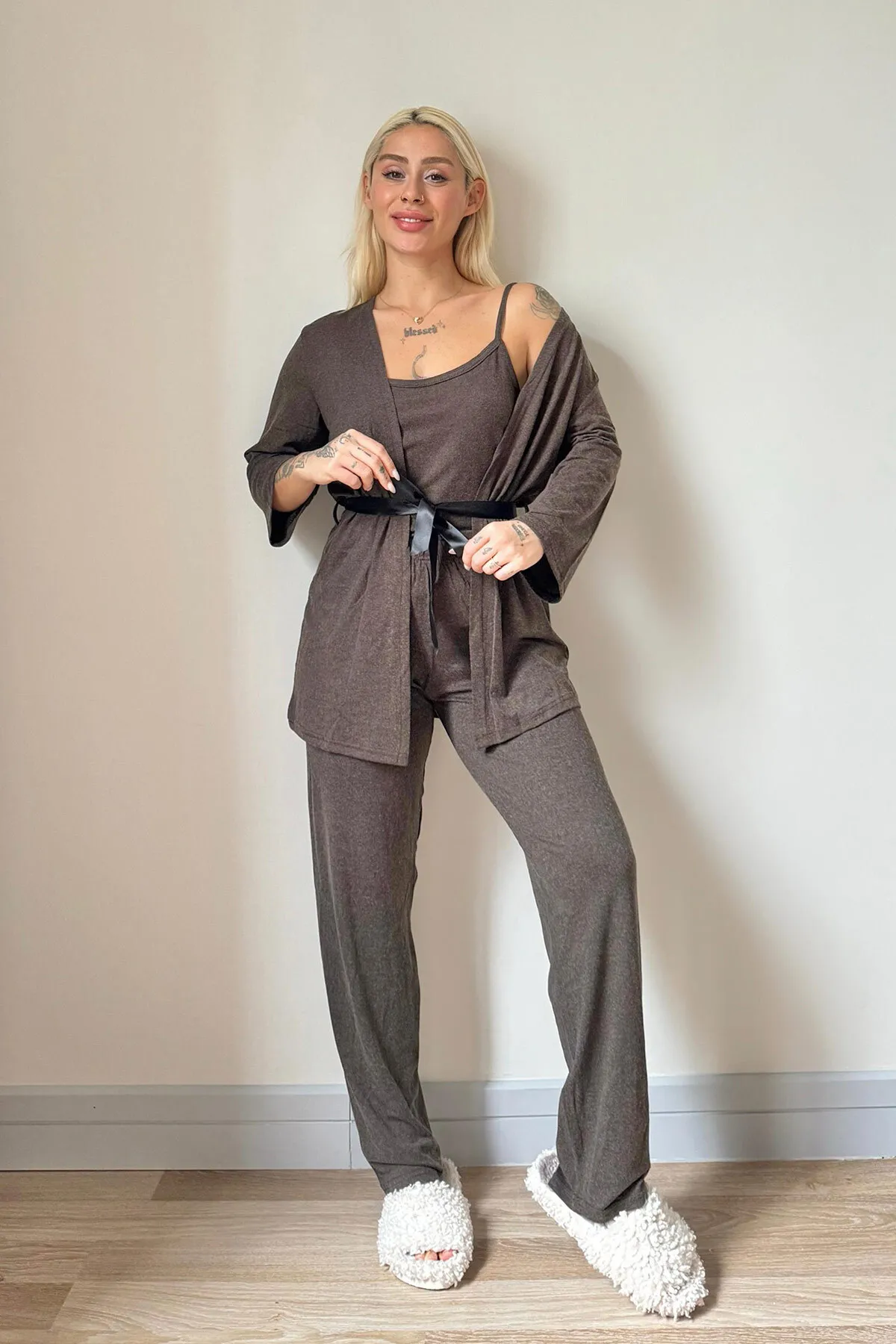 Pijamaevi  Damen-Pyjama-Set aus Bambus mit braunem Bademantel