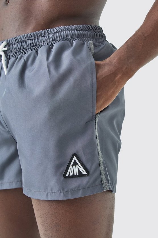 Super Short Man Badehose mit Paspeln