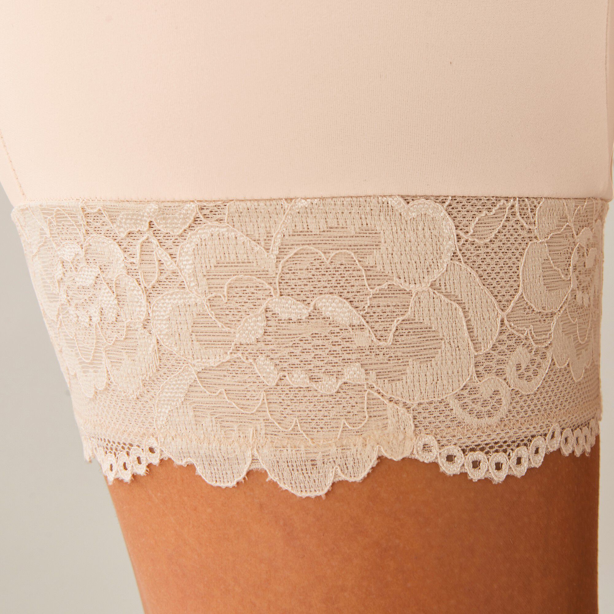 Panty microfibre et dentelle