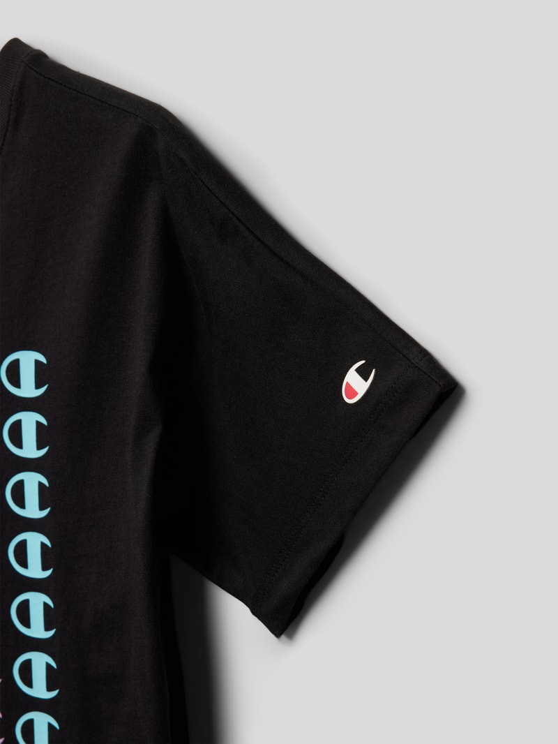 T-Shirt aus reiner Baumwolle mit Label-Print in schwarz