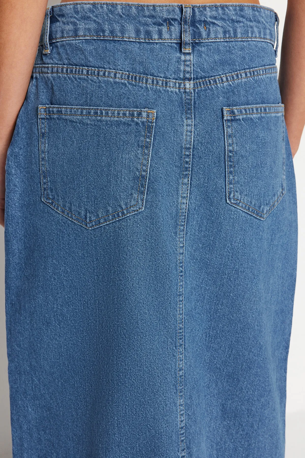 Trendyol Collection  Dunkelblauer geschlitzter Maxi-Jeansrock TWOSS23ET00289