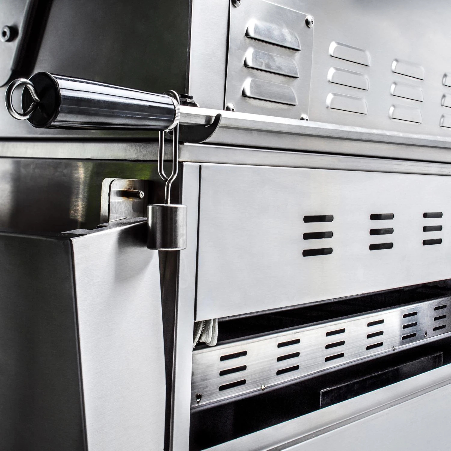 Blaze Professional LUX 44-Inch 4-Burner Propane Gas Grill With Rear Infrared Burner - BLZ-4PRO-LP