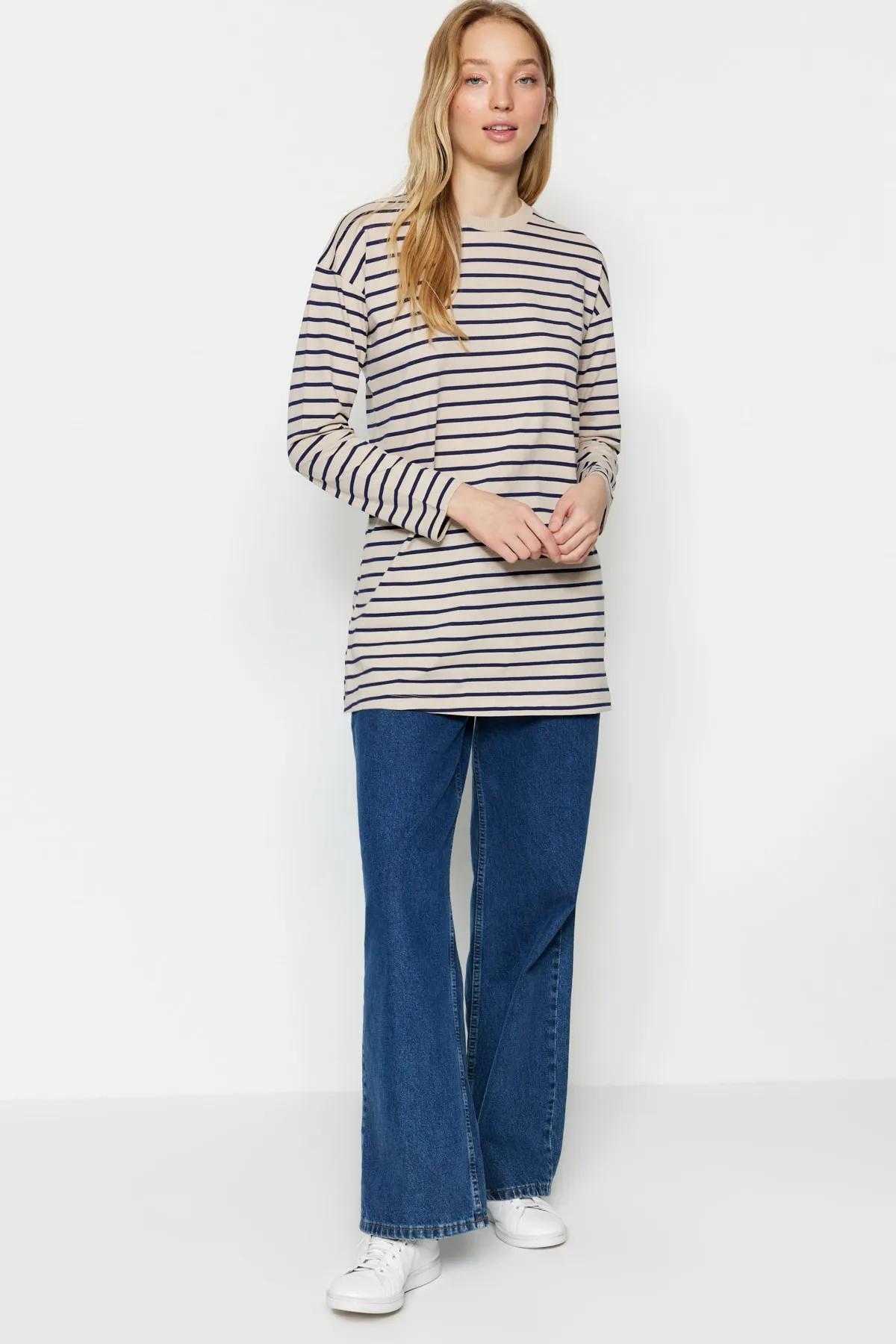 Trendyol Modest  Nerzfarbene gestreifte Stricktunika TCTAW22UK0240