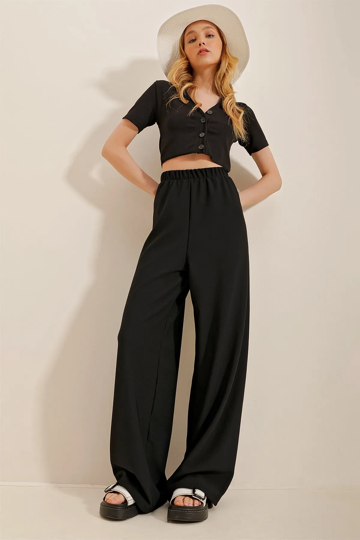 Trend Alaçatı Stili  Schwarze Viskosehose mit weitem Bein für Damen Alc-X4354