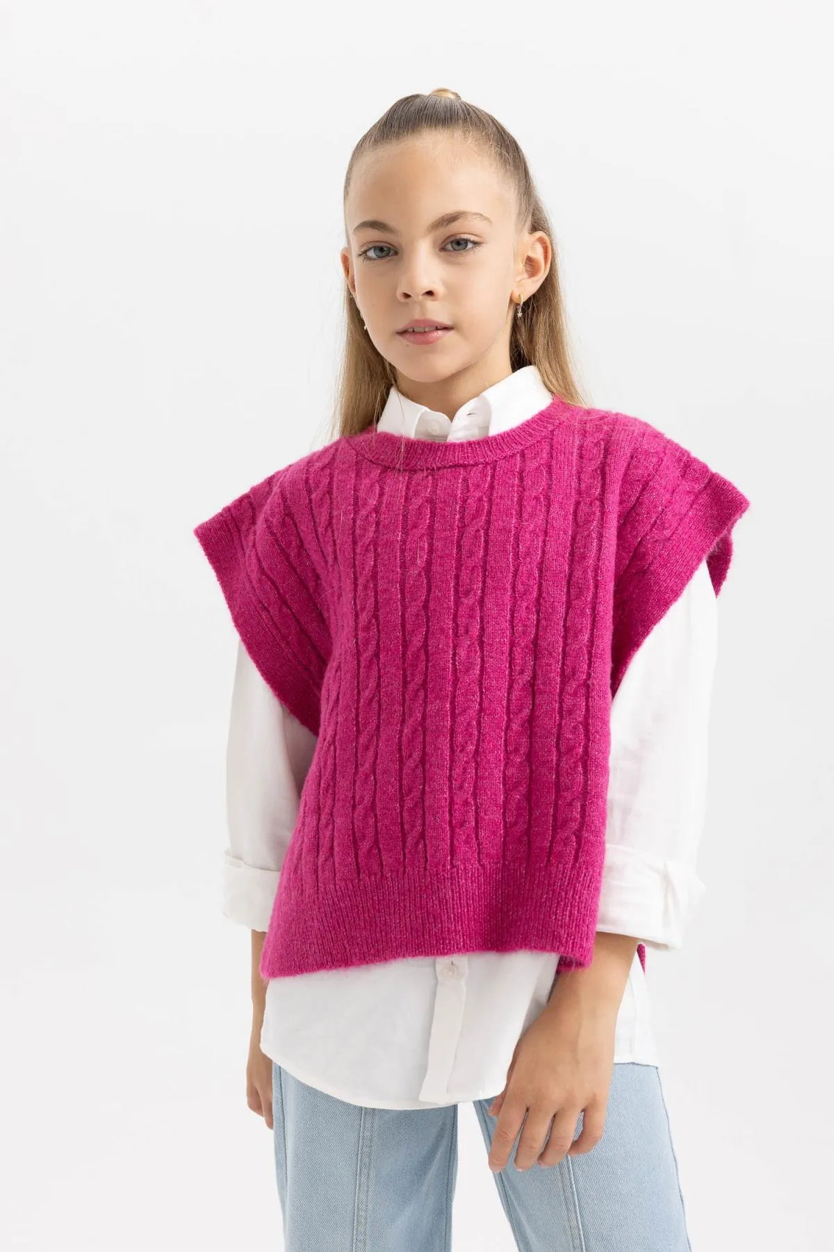 DeFacto  Strickpullover für Mädchen mit normaler Passform und Rundhalsausschnitt