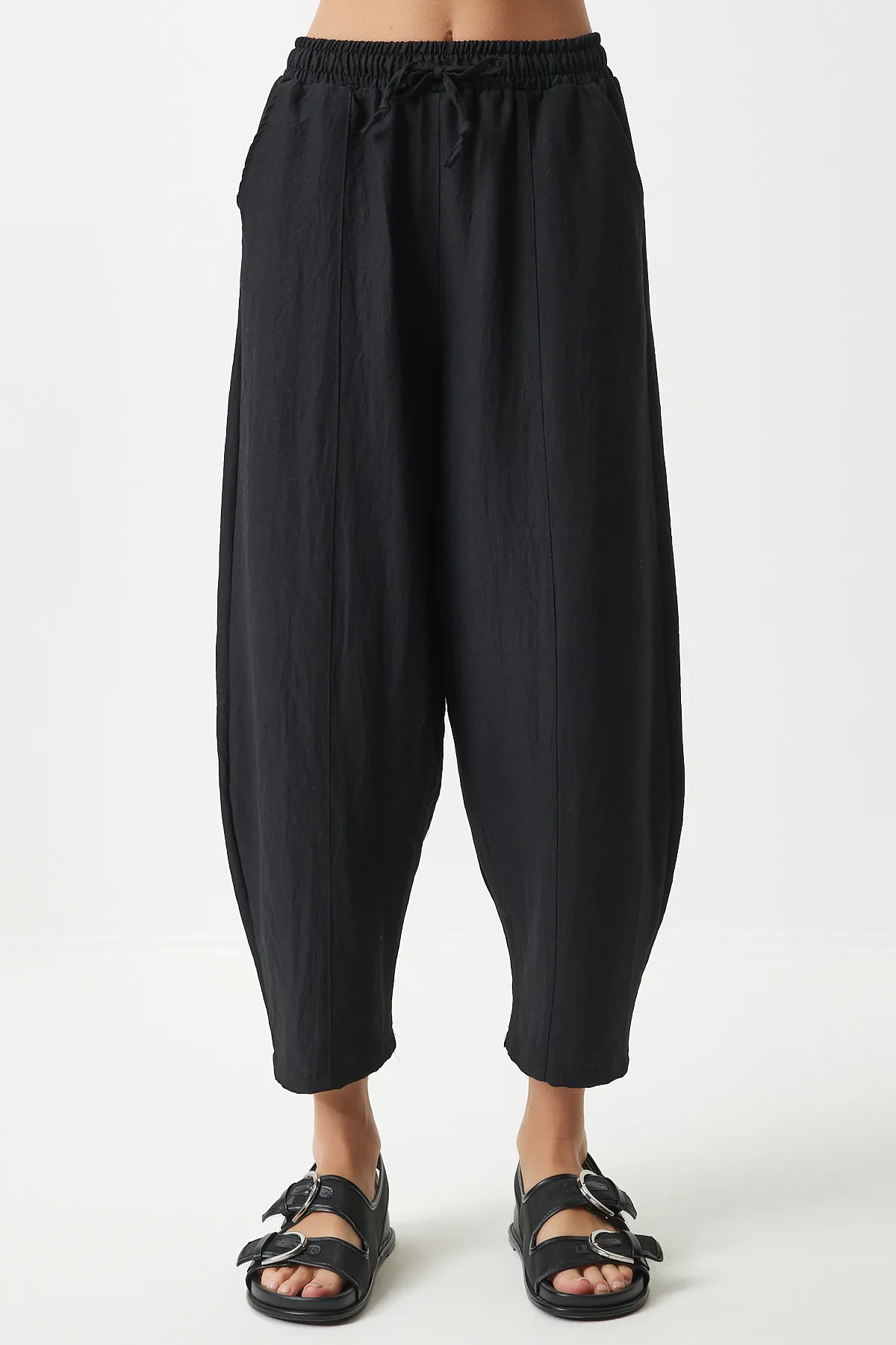 Happiness İstanbul  Schwarze Shalwar-Hose aus Leinenviskose mit Taschen für Damen CV00001