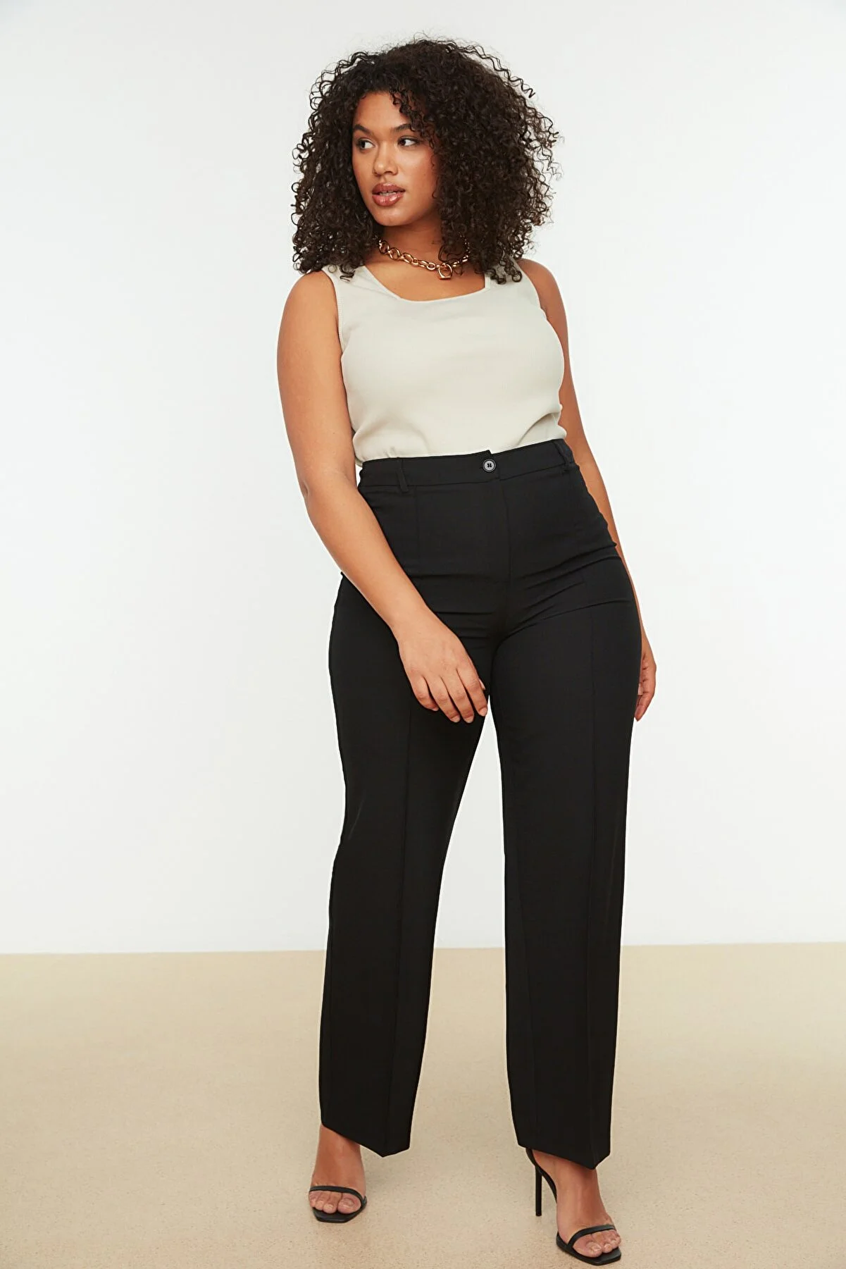 Trendyol Curve  Schwarze Hose mit hoher Taille und gerippten Nähten im spanischen Webstil TBBSS22PL0301