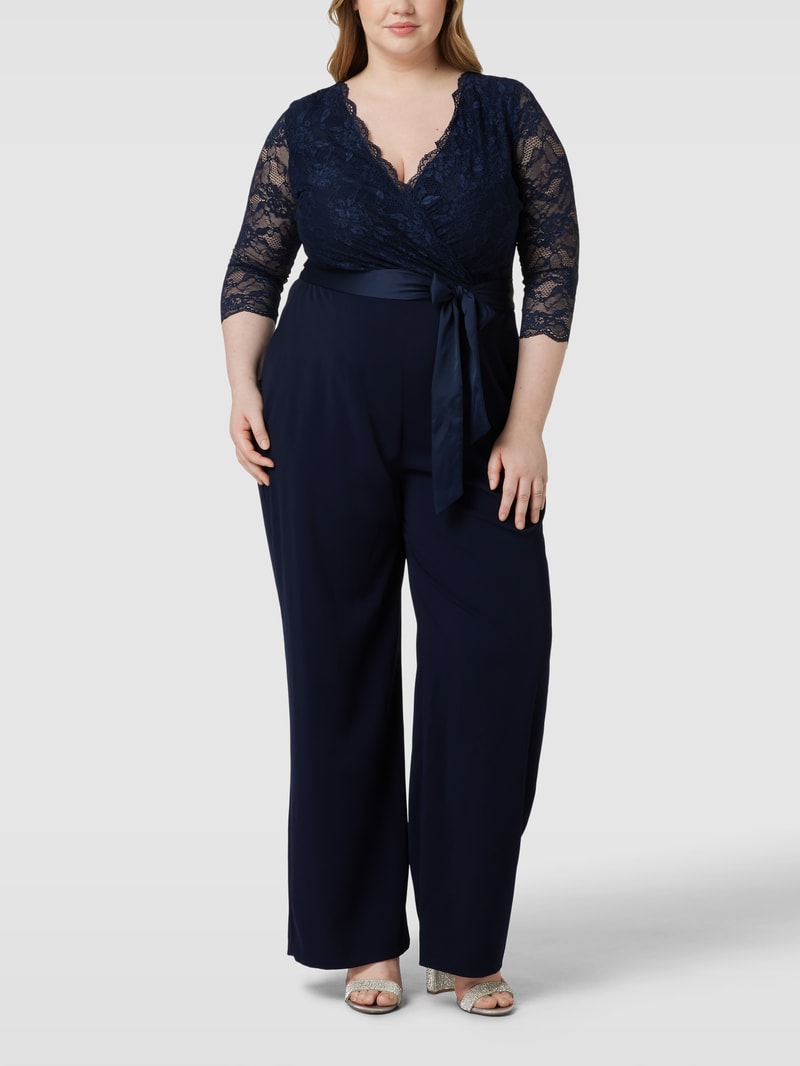 PLUS SIZE Jumpsuit mit Spitzenbesatz in marineblau