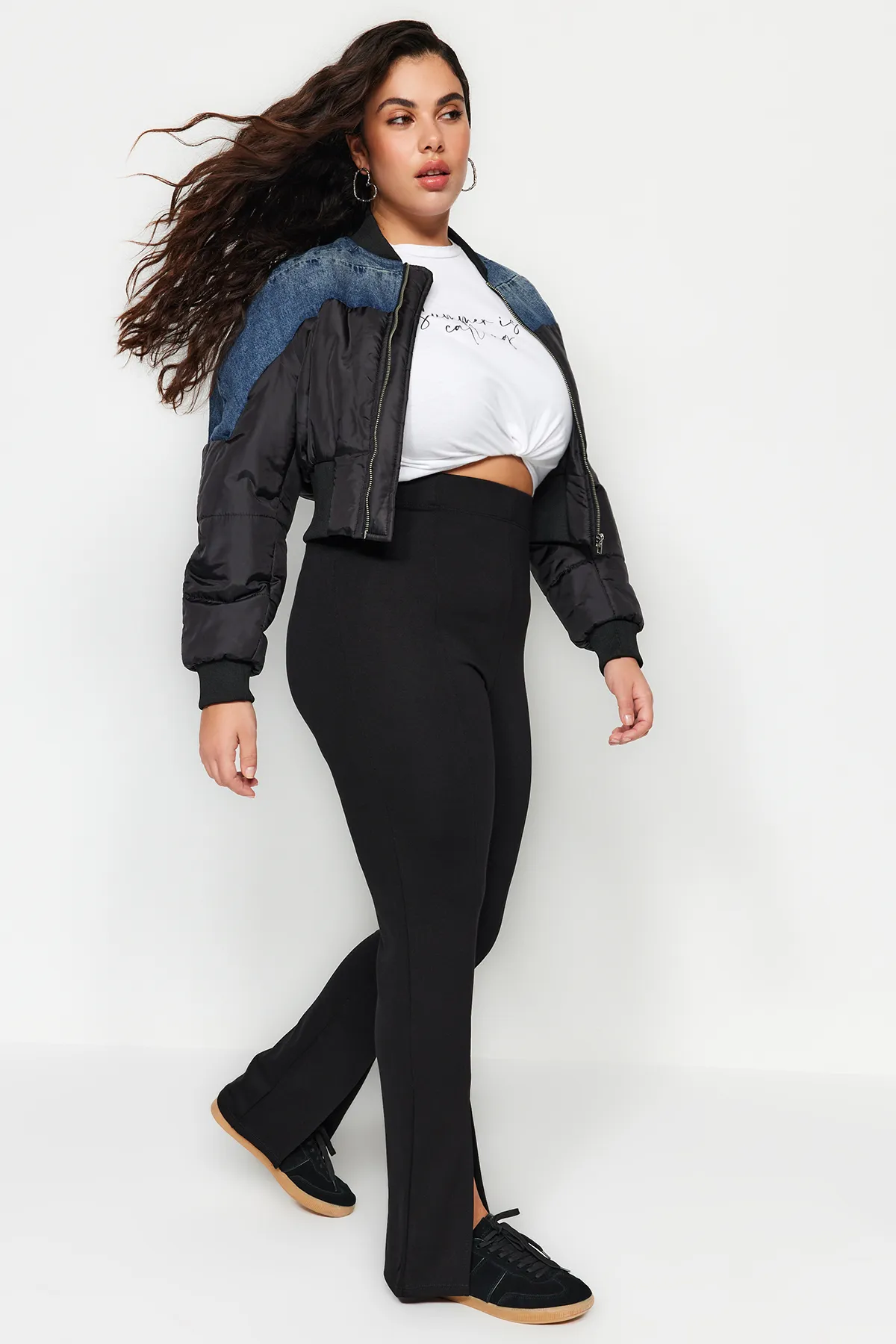 Trendyol Curve  Schwarze Strickhose mit Schlitz und hoher Taille TBBSS22PL00014