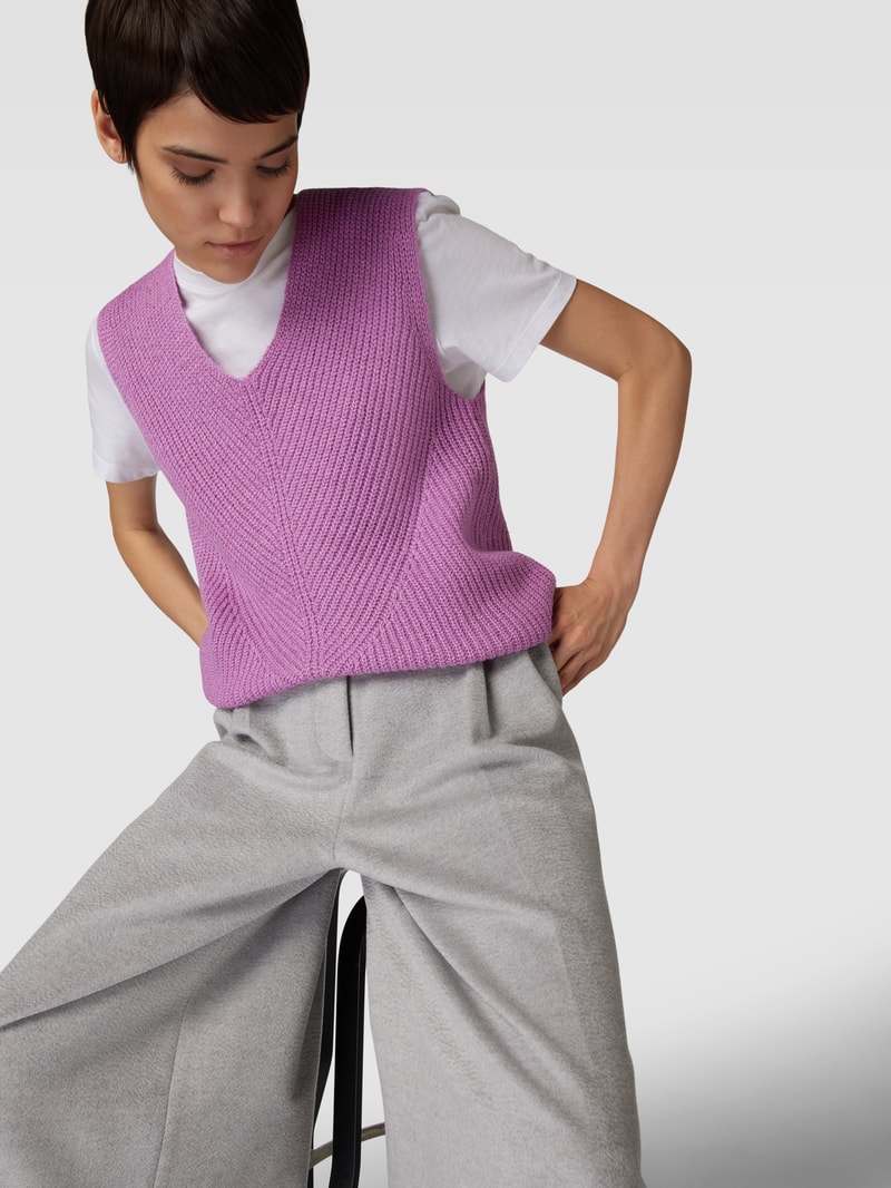 Pullunder in unifarbenem Design mit V-Ausschnitt in violett